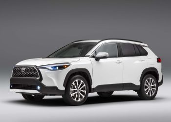 Toyota secures £11.3m to produce hydrogen-powered Hilux, says testing starts in 2023