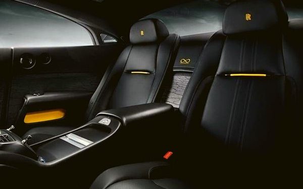 Rolls Royce Black Badge Wraith Black Arrow back seat