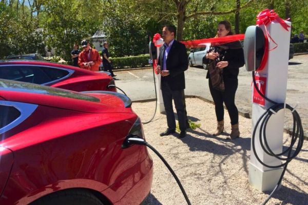 Honda, Acura adopt Tesla's charging standard