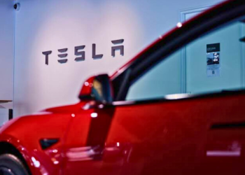 Tesla shares fall 4% amid global price cuts, concerns over margins
