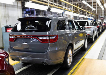 Nearly 1 million Dodge SUVs under investigation for door lock malfunctions