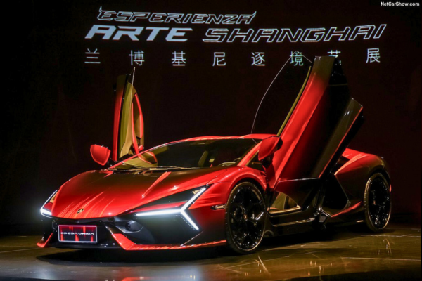 The Lamborghini Revuelto "Opera Unica."