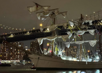 Mexican Navy Ship strikes Brooklyn bridge, killing 2, injuring 17