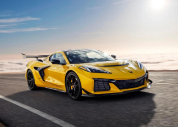 GM’s Corvette ZR1 outruns McLaren, Ferrari, and Porsche with 1,064 horsepower