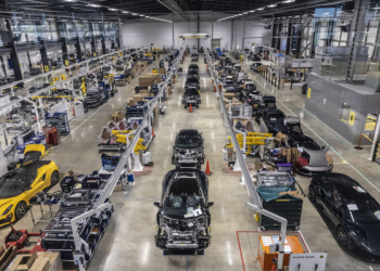 UK auto industry falls 11.9% in toughest year since 1953
