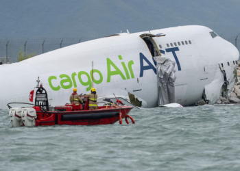 Emirate cargo plane skid off the runway into the sea