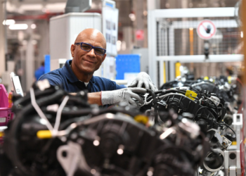 BMW engine plant marks 25 years with 7.6 million units built