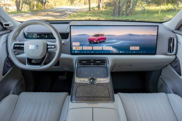 Geely Galaxy M9 interior