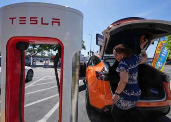 California spends $70m on EV rebates, yet electric car sales keep falling